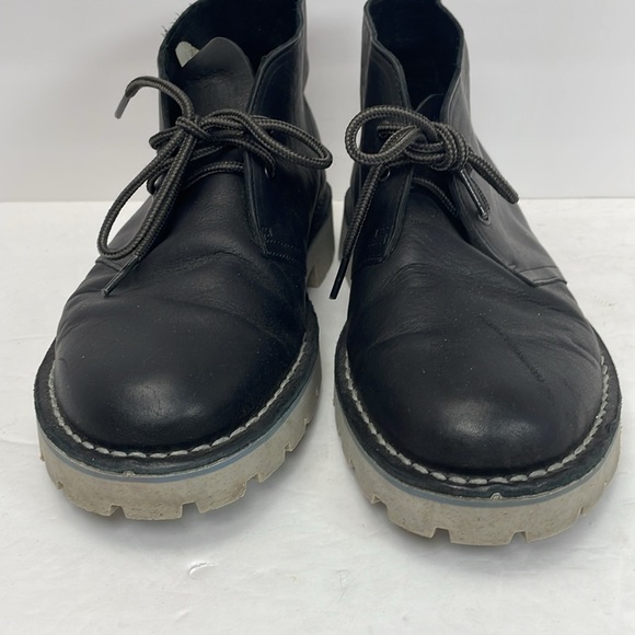 Clarks Overdale Mid Chukka Boot in Black Leather US Men's Size 8 Medium - Picture 2 of 11